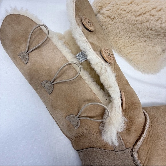 UGG Bailey Button Triplet ll Tan Winter Boots with Sheepskin Lining size 10 - Picture 10 of 15